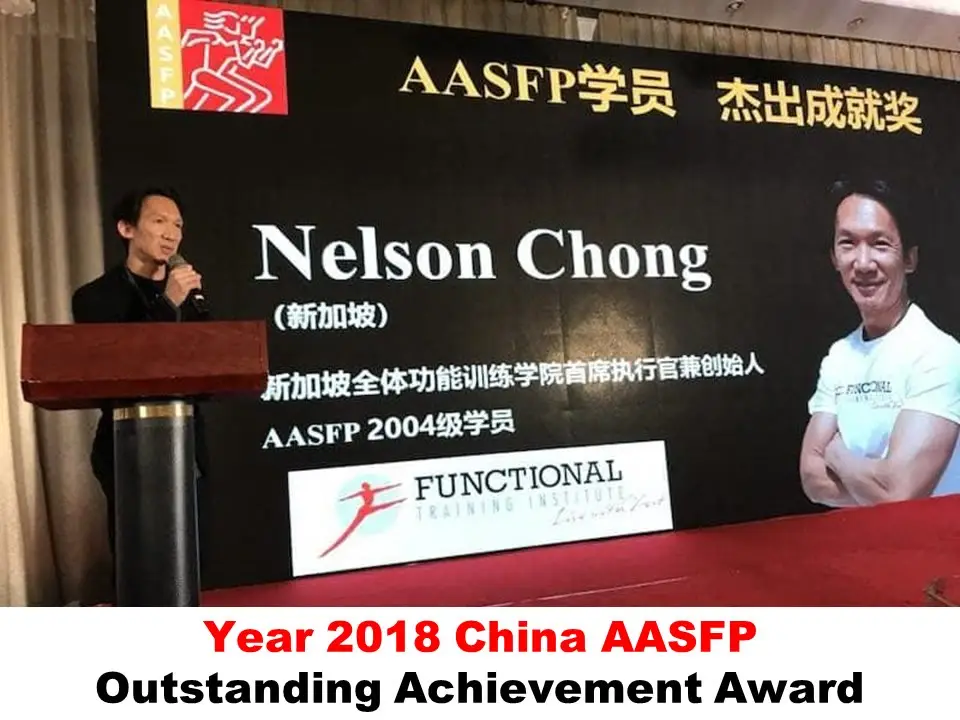 Nelson Chong receiving the AASFP Alumni Outstanding Achievement Award in China, 2018
